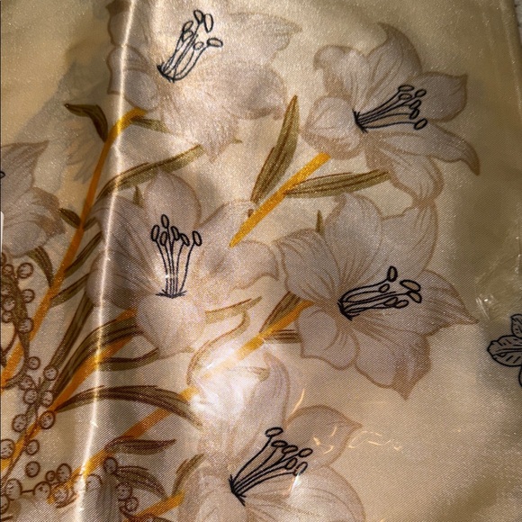 ✨ House of Aybar Scarf Edit ✨ - Picture 3 of 5